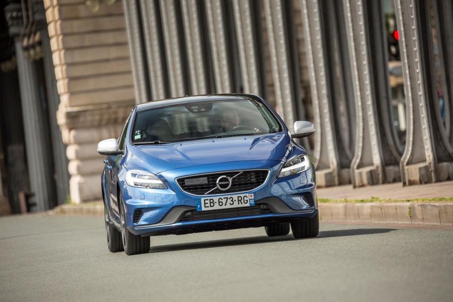  Volvo V40 D4 R-Design 2016 года  (фото 24 из 30)